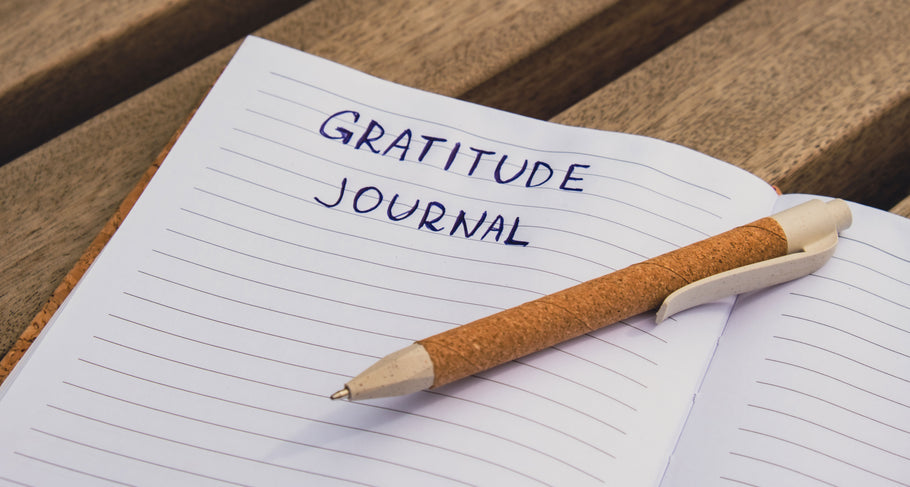 Reasons to Keep a Gratitude Journal and Writing Prompts to Inspire You